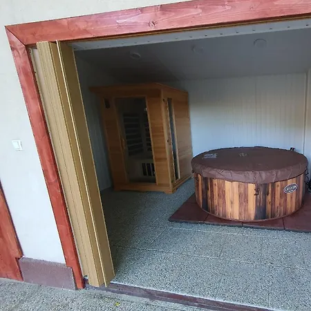 Ilona Vendeghaz Gasthuis Dinnyés