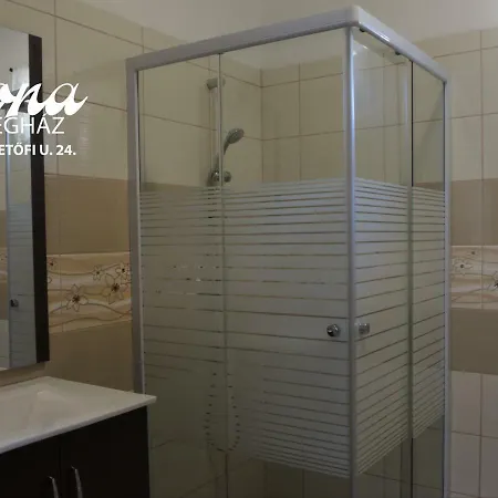 Ilona Vendeghaz * Dinnyés