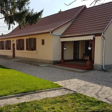 Guest house Ilona Vendeghaz Dinnyes