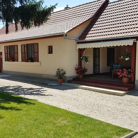 Gasthuis Ilona Vendeghaz Dinnyés